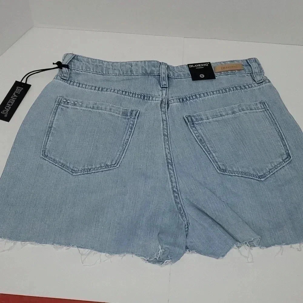 BLANK NYC Peek a Boo Front Non-Hem Cut Off Light Wash Jean Shorts NWT - Picture 6 of 11